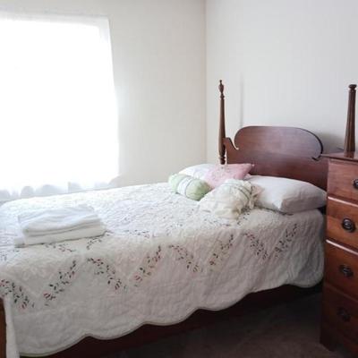 4 poster bed - bedding & mattress included free