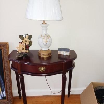 Demilune table, lamp