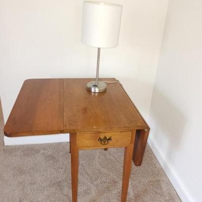 Sheraton style dropleaf side table
