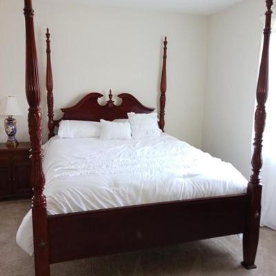 4 poster bed - bedding & mattress included free