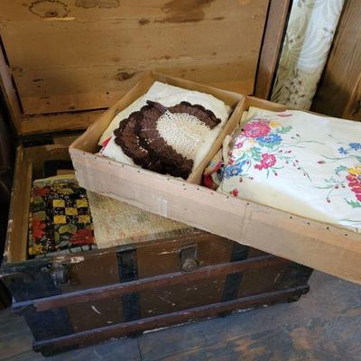 Vintage trunk with drawer