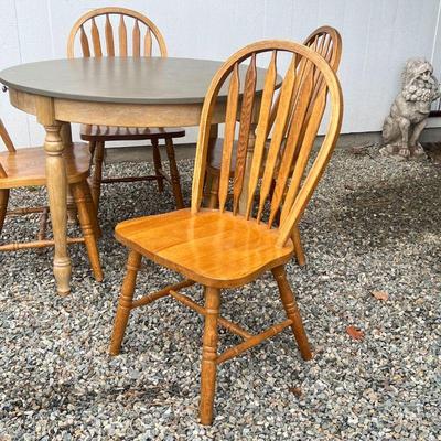 (5pc) TABLE & CHAIRS  |  
Kitchenette / dining set, with a Pier 1 Imports round table with two drawers (h. 29-1/2 x dia. 42 in.) with...