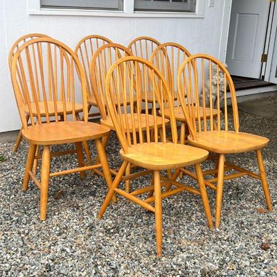(8pc) DINING CHAIRS  |  
Set of eight Union City wooden Windsor-style side chairs, made in USA - l. 17 x w. 17 x h. 35-1/2 in.