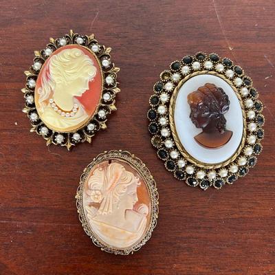 (3pc) CAMEO PINS  |  
Two with pearl surround - h. 2 1/2 in. (largest)
