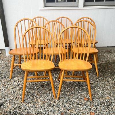 (8pc) DINING CHAIRS  |  
Set of eight Union City wooden Windsor-style side chairs, made in USA - l. 17 x w. 17 x h. 35-1/2 in.