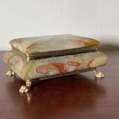 AGATE BOX  |  
Agate and brass hinge lid box - w. 6 x h. 2 1/2 in.