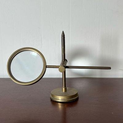 BRASS MAGNIFIER  |  
Magnifying glass on adjustable stand - h. 7 in.