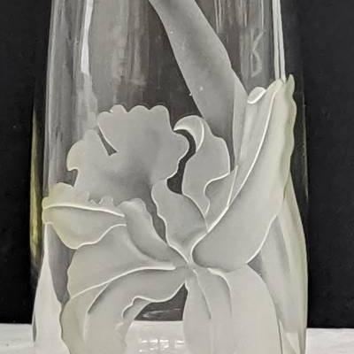 Dorothy Thorpe Etched Glass Vase
