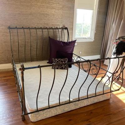 Queen iron bed