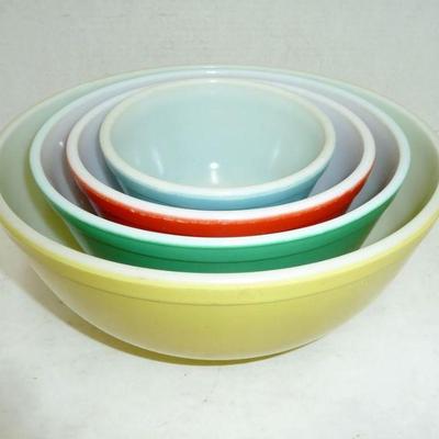 Pyrex primary bowl set