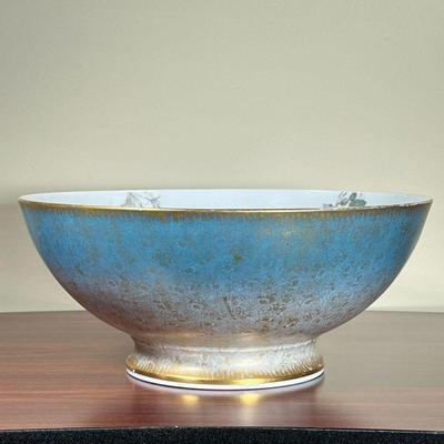 LARGE LIMOGES CENTER BOWL  |  
Large porcelain center bowl with a blue and gilt japonisme decoration - h. 6.75 x dia. 15.75 in.