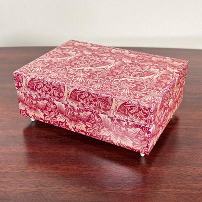 MUSIC BOX  |
Small box that plays music upon opening playing Waltz of the Flowers, signed Musical Memories - l. 7.25 x w. 5.25 x h. 3 in.
