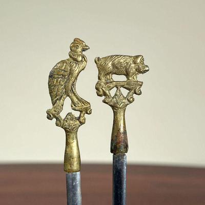 (2pc) PAIR LETTER OPENERS  |  
Animal topped inoxidable letter openers - h. 11 in.

