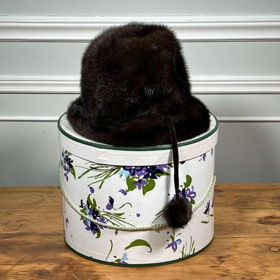 VINTAGE BONWIT TELLER HAT  |
Brown fur hat with tassel - h. 10 x dia. 12 in. (box)
