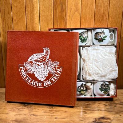 (12pc) BOXED PORCELAINE D'AUTEUIL  |
Service Chasse, new in original box, six demitasse cups and six saucers (dia. 5.25 in.) - l....