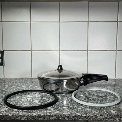 KUHN RIKON PRESSURE COOKER  |
Shallow pressure cooker pan, DuroMatic, With extra rubber seal, 2 7/8 inch tall 9.5 inch pan
