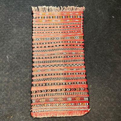 FLAT WEAVE KILIM  |
Red and black bands with diamonds - l. 38 x w. 18.5 in.
