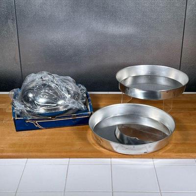 (3pc) MISC. BAKEWARE  |
Including a Cuisinart stainless steel Pennsylvania Dutch roasting pan with domed lid, and two large round cake...
