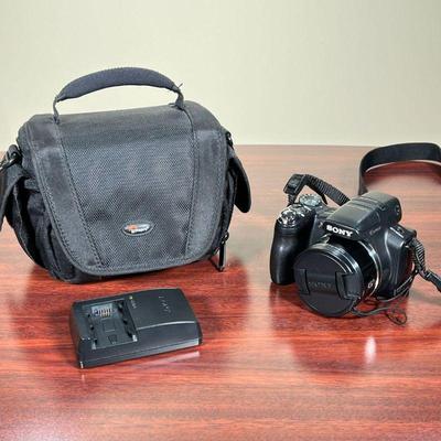 SONY CAMERA  |
Sony DSC-HX1 camera in LowePro bag with battery charger - l. 9 x w. 4.5 x h. 6 in. (approx. bag dimensions)
