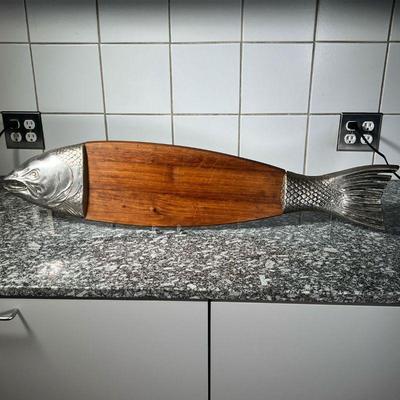 FISH SERVING PLATTER  |
Long serving platter with fish head design on one end, and a fish tail design on the other - l. 35 x w. 7 3/4 in.
