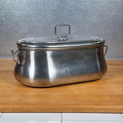 BARRAZONI STAINLESS BUCKET  |
Stainless steel with two handles and lid, marked on the bottom - l. 13 x w. 7 x h. 5.5 in. (overall)