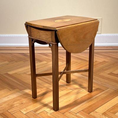 BAKER LINENFOLD SIDE TABLE  |
Drop sides - l. 17 x w. 12.5 x h. 22 in.