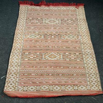 FLAT WOVEN MAT  |  
With bands of Diamond pattern - l. 64 x w. 42 in.
