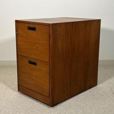 WOOD FILING CABINET  |
Two drawer filing cabinet No key Rinsom/Marble corporation - l. 29 x w. 19.5 x h. 30 in.