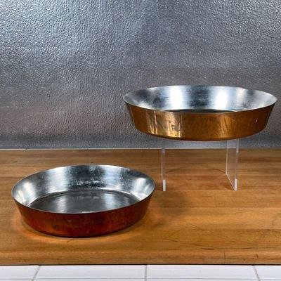 (2pc) COPPER BAKEWARE  |
Round copper baking trays, hammered, no apparent makers mark on either, likely French - dia. 11.25 in. (largest)
