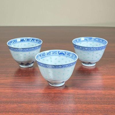 (3pc) CHINESE BLUE AND WHITE CUPS  |
Porcelain cups with blue and white pass-through decoration, each with underglaze blue on th bottom -...