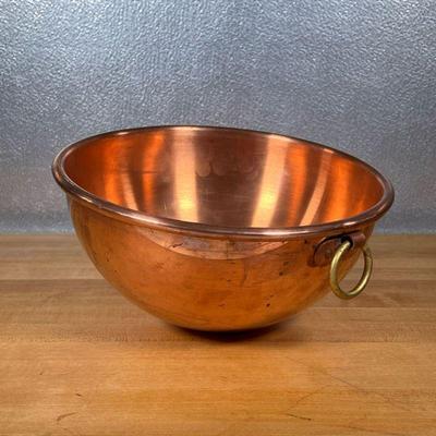 COPPER MIXING BOWL  |
Made in France, stamped but with no apparent makers mark, single handle - h. 5.5 x dia. 11 in.