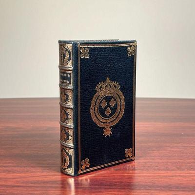 L'ART DE BIEN TRAITER  |
1978 facsimile edition of 1674 work by L.S.R., fully bound in gilt tooled leather - l. 6.25 x w. 4 in.