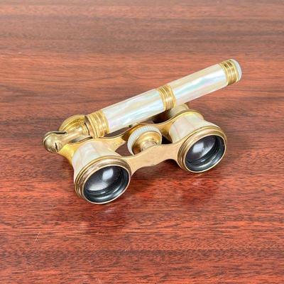 MOTHER OF PEARL OPERA GLASSES  |
Opera glasses with mother of pearl - l. 8 in.
