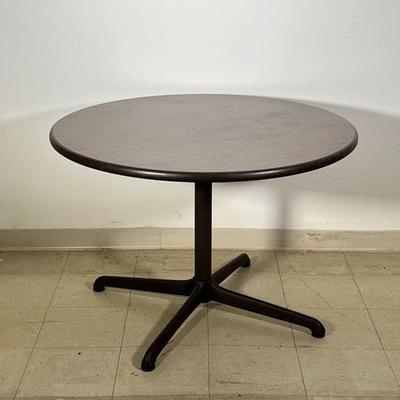 STEELCASE INDUSTRIAL TABLE  |
Wood laminate top - h. 29 x dia. 42 in.