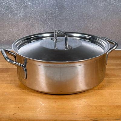 LARGE POT  |
Large and heavy stainless steel pot, unmarked, possibly Cuisinart, with lid - h. 4.5 x dia. 12 in.