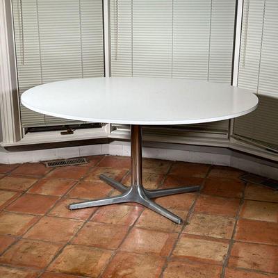 RETRO OVAL TABLE  |
Having a white laminate oval top mounted on a stainless post on a cast aluminum four leg base - l. 60 x w. 45 x h....