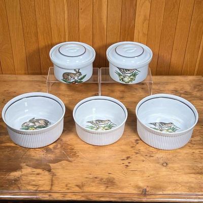 (5pc) D'AUTEUIL BAKING & SERVING DISHES  |
Including three round baking dishes with ribbed sides and two lidded serving bowls -...