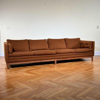 [FRAME ONLY] DUX MID CENTURY SOFA  |
Teak wood frame for a four-cushion sofa - l. 107 x w. 34 x h. 25 in. (measured sofa back, not top of...
