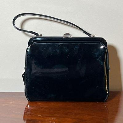 BLACK PATENT HANDBAG  |
Socialites by Theodor California black patent leather purse - l. 9.5 x h. 7.75 in.
