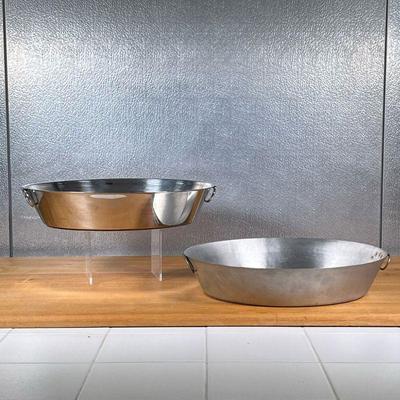 (2pc) CUISINART & OTHER ROASTING PANS  |
Including a heavy stainless steel Cuisinart Pennsylvania Dutch oval roasting pan (3-1/2 qt,...