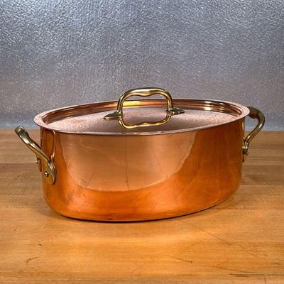 OVAL COPPER POT  |
With lid, likely French but with no apparent markings - l. 10 x w. 6.5 x h. 4.5 in. (pot only)
