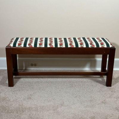 CONTEMPORARY WOOD BENCH  |
Nicely figured word, of simple modern design, the fabric on the seat pinned and easily changeable - l. 40 x w....