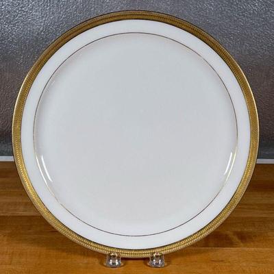 TIFFANY & CO PLATTER  |
Porcelain platter with gilt rim - dia. 12.5 in.