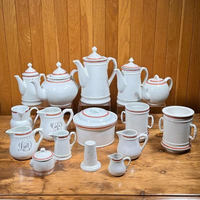D'AUTEUIL TEA & COFFEE ITEMS  |
French Porcelaine D'Auteuil Bistrot Rust Orange coffee / tea service, including a coffee...