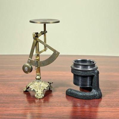 (2pc) SCALE & MAGNIFIER  |
Including a brass scale with a decorative base, and a small desktop loupe - h. 5.75 in. (scale)
