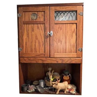 Lot 040
Antique Farm House Oak Wall Cabinet