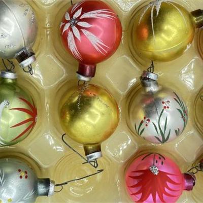 Lot 500
Vintage Holiday Decoration Collection Medium Sized Lot