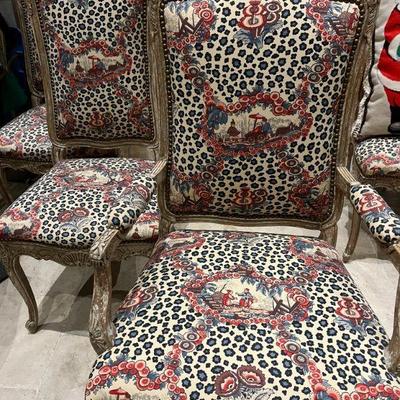 Set of 8 dining chairs