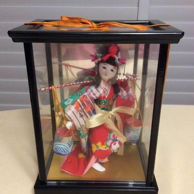 MMT003 Japanese Doll In Glass Case #3