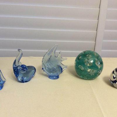 MMT044 Five Art Glass Paperweights 